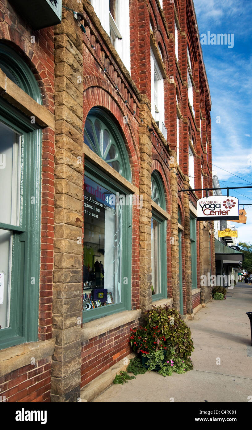 Geschäfte entlang der Washington Street in der Innenstadt von Lewisburg, West Virginia Stockfoto