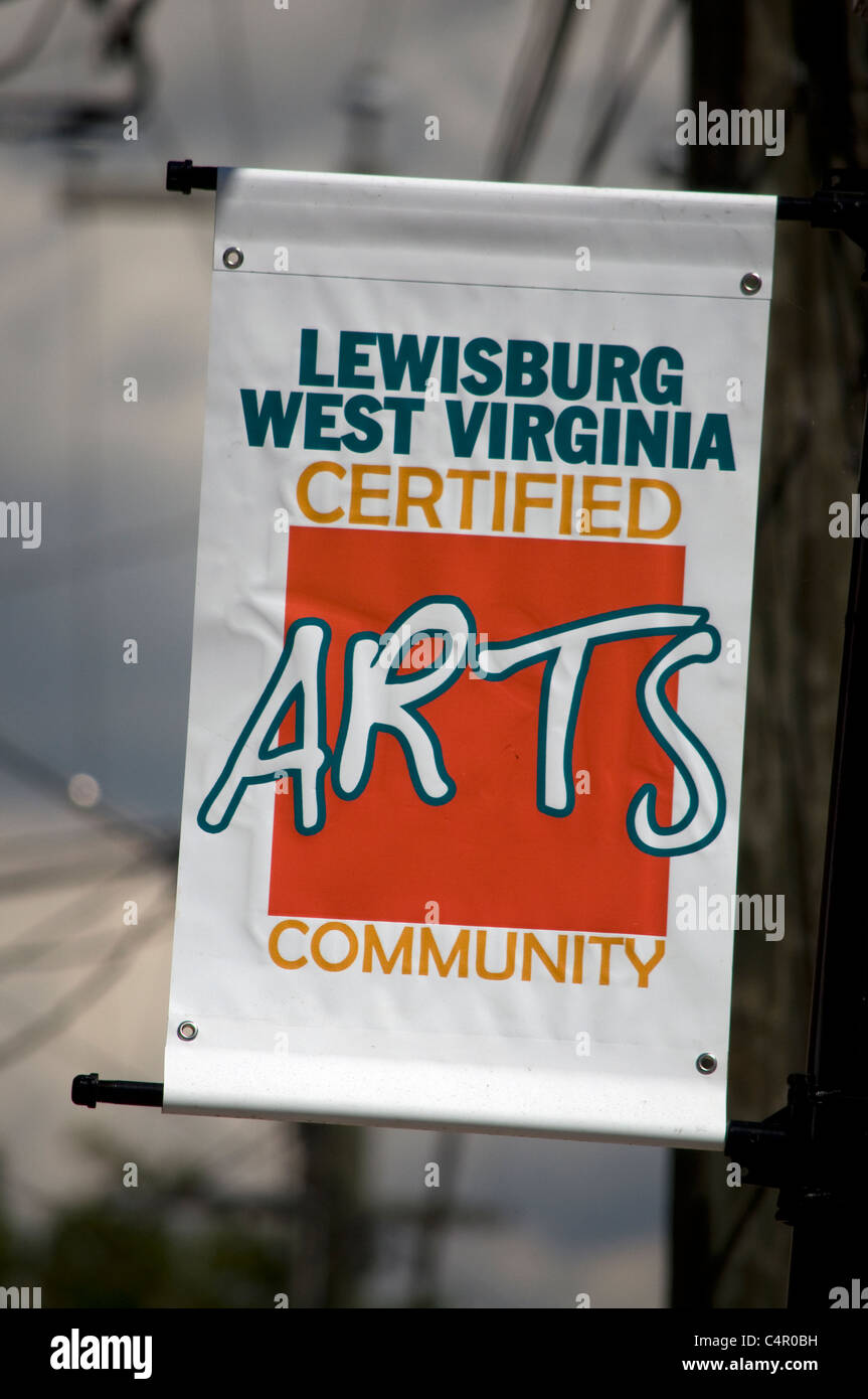 Zeichen verkünden, dass Lewisburg, West Virginia ist eine zertifizierte Kunstszene. Stockfoto