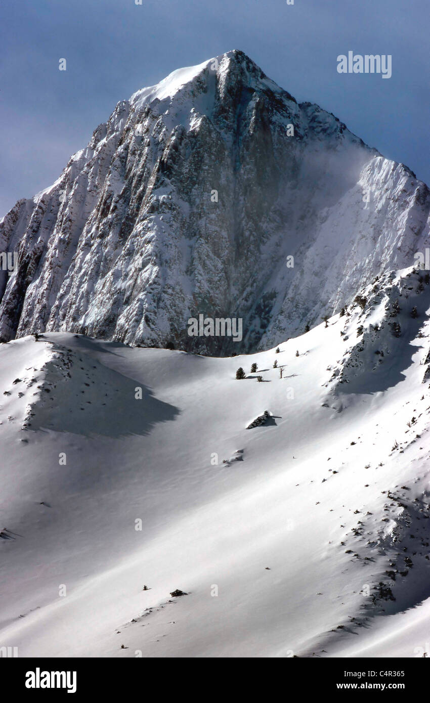 Mount Morrison im Winter, Ostseite der Sierra Nevada, Kalifornien, USA Stockfoto