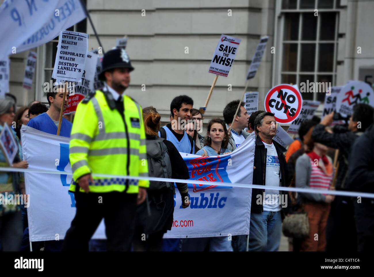 Digitale Fotos von 17. Mai März von UCH nach Whitehall, aus Protest gegen die Pläne der Regierung für den NHS. Stockfoto