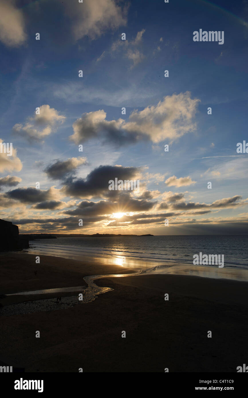 Sonnenuntergang über Watergate Bay in der Nähe von Newquay Cornwall UK Stockfoto