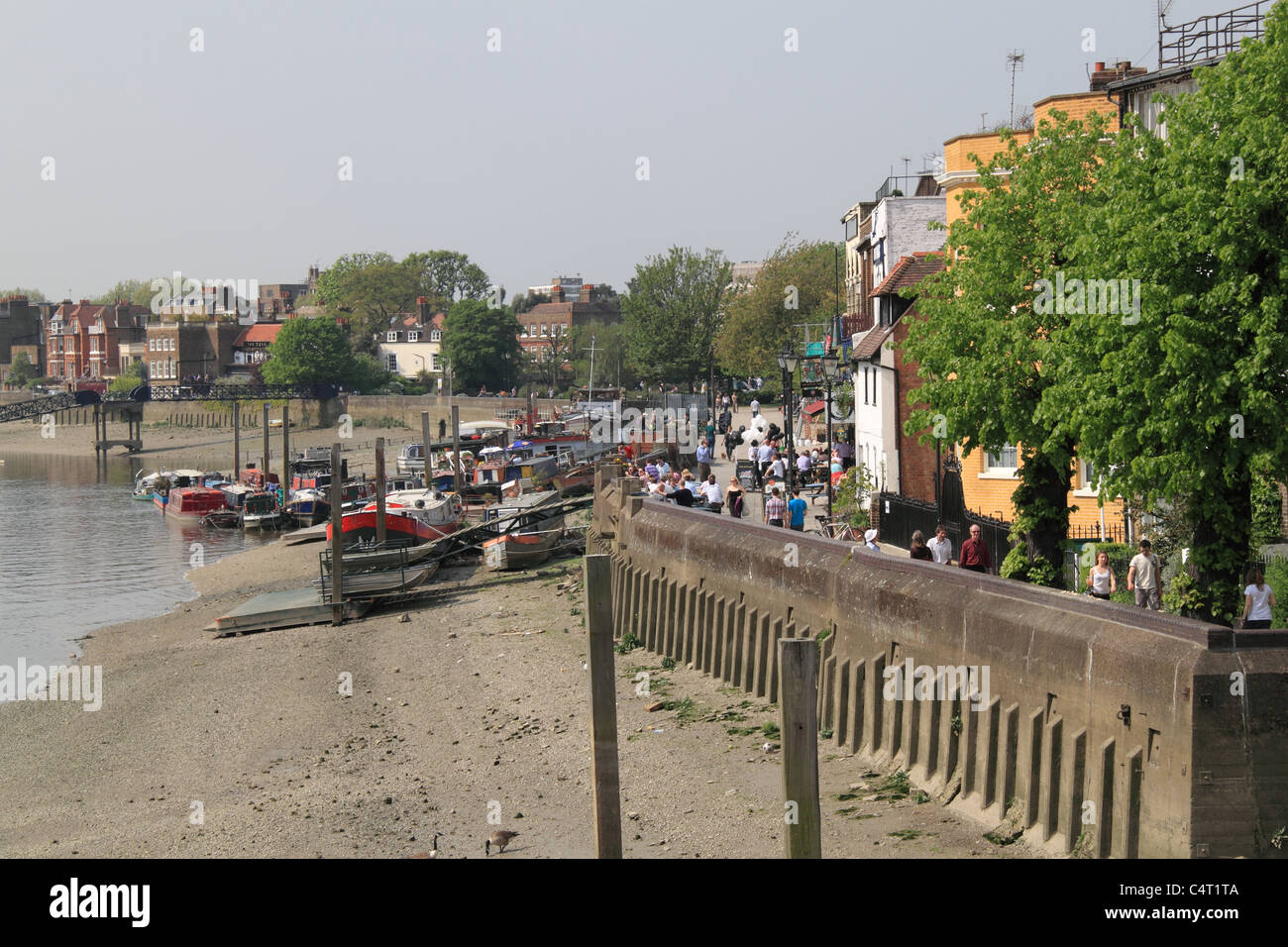 Riverside Pubs und Hausboote auf der Themse, Hammersmith, West London, England, Großbritannien, Deutschland, UK, Europa Stockfoto