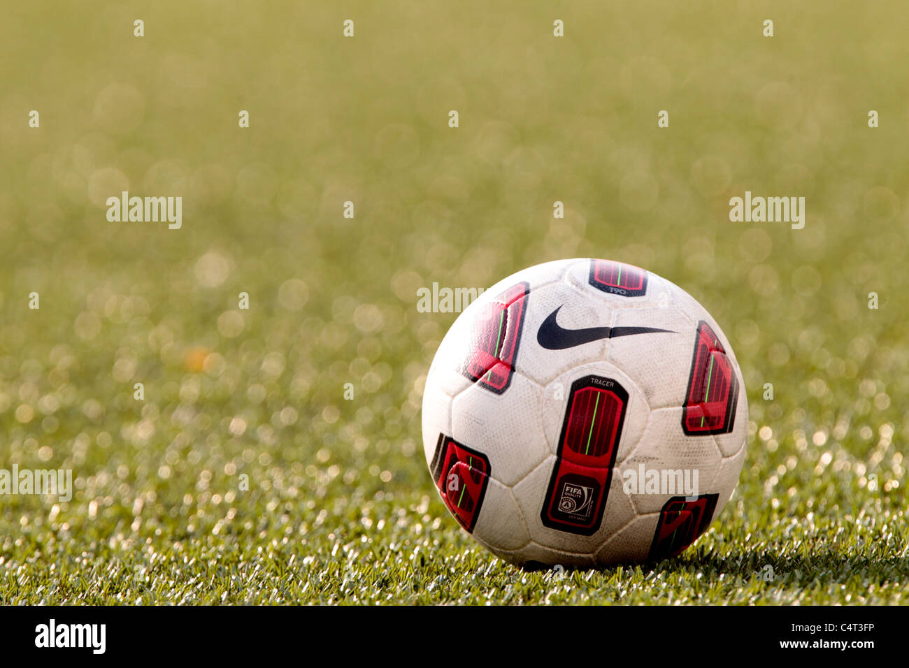22.06.2011, the Nike T90 Catalyst Fußballkugel, Offizieller Spielball für die 23. Canon Lion City Cup, Jalan Besar Stadium, Singapur. Stockfoto