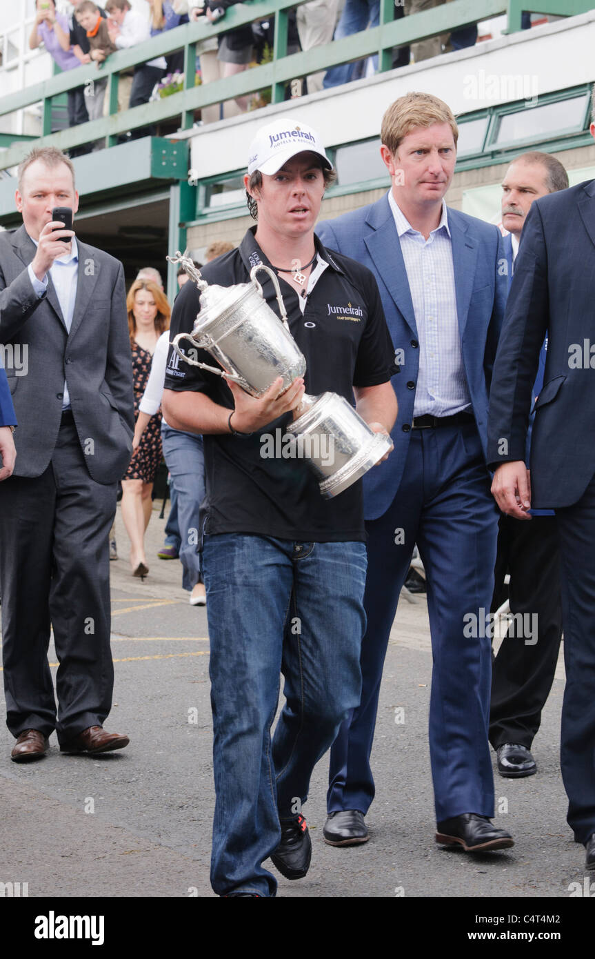 Rory McIlroy kehrt Heim zu Holywood Golf Club mit den US Open Cup. BANGOR 22.06.2011 Stockfoto