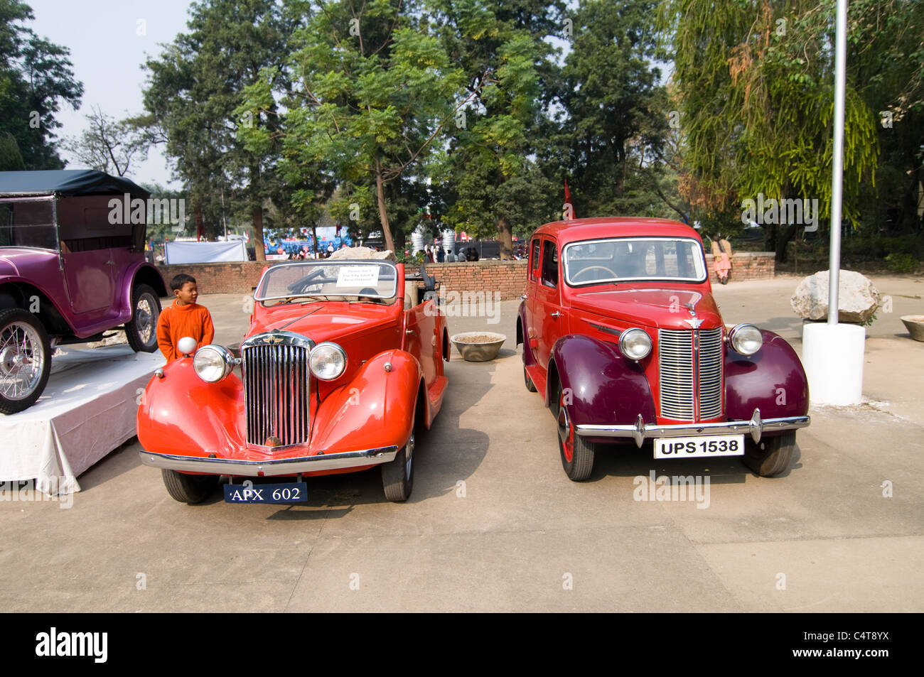 Schöne alte Autos auf dem Display während einer Oldtimer-Show in Chandigarh, Indien. Stockfoto