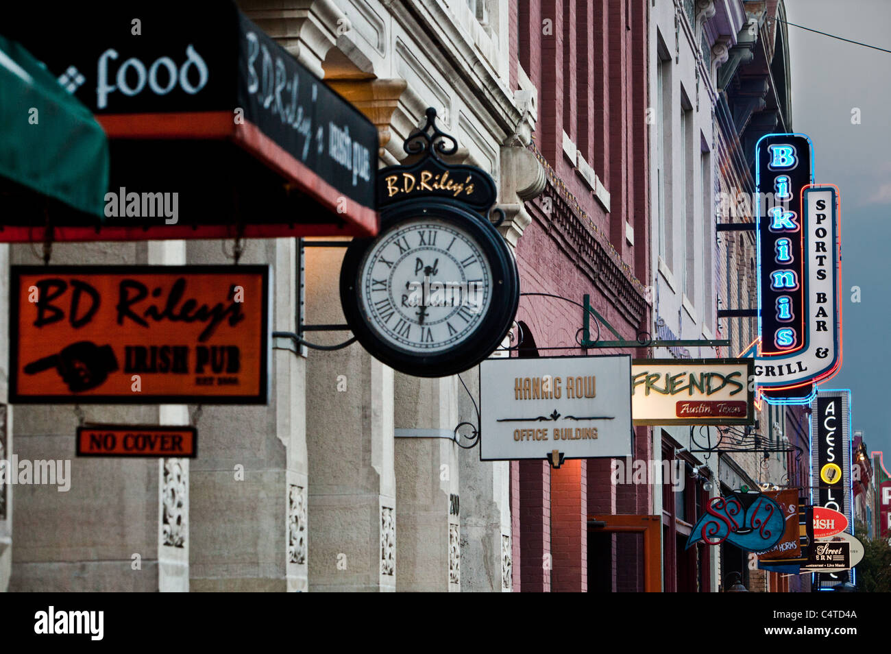 Zeichen der Bars an der Sixth Street in Austin, Texas Stockfoto
