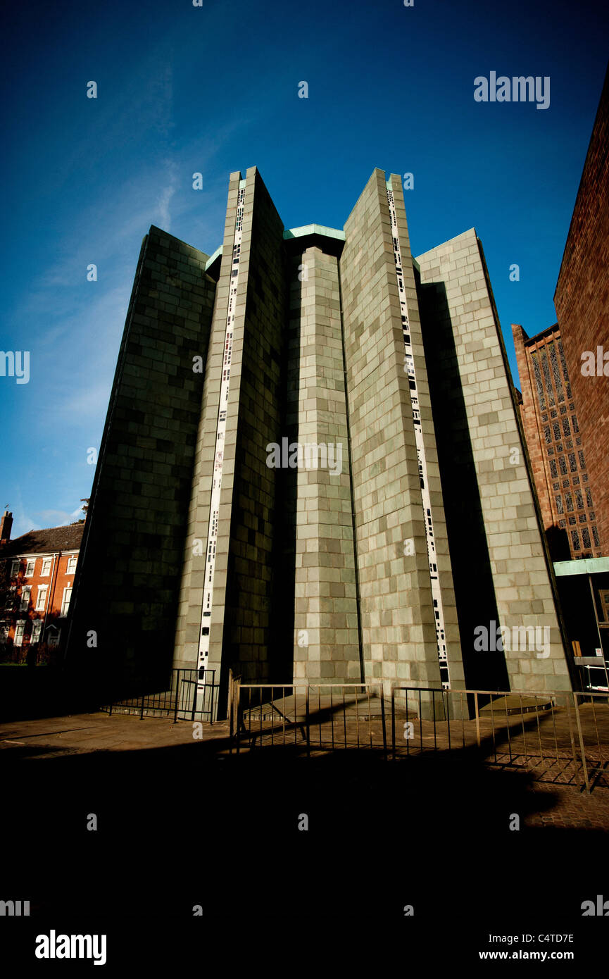 Die Kapelle der Einheit wurde vom Architekten Sir Basil Spence entworfen. St. Michaels, Coventry New Cathedral, Großbritannien. Stockfoto