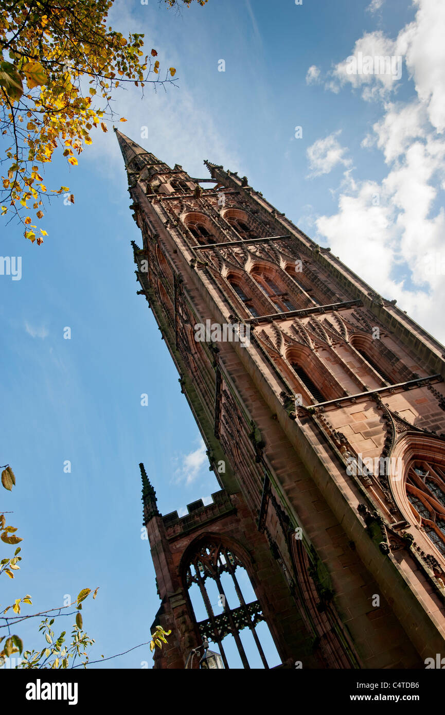 Turm und der Turm der alten Kathedrale von Coventry. Vereinigtes Königreich Stockfoto