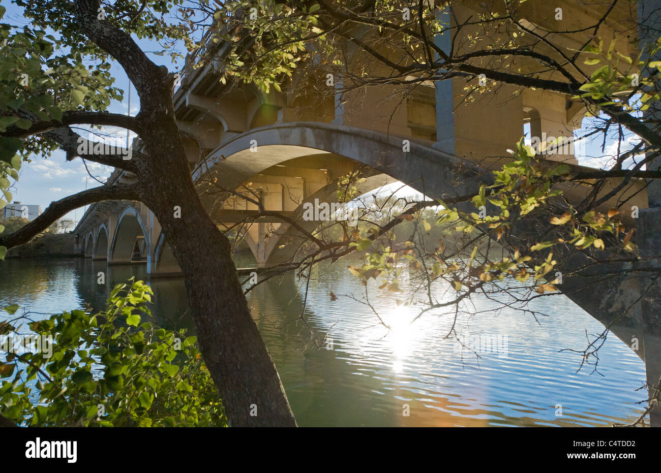 Die Lamar-Brücke über Marienkäfer-See (ehemals Town Lake) in Austin, Texas Stockfoto