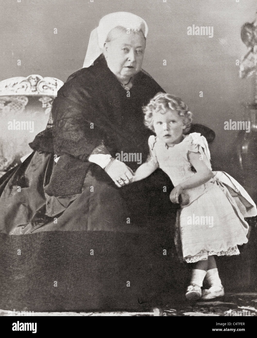 Prince Edward, später Edward VIII., im Alter von 2½ mit seiner Urgroßmutter Königin Victoria von England. Stockfoto