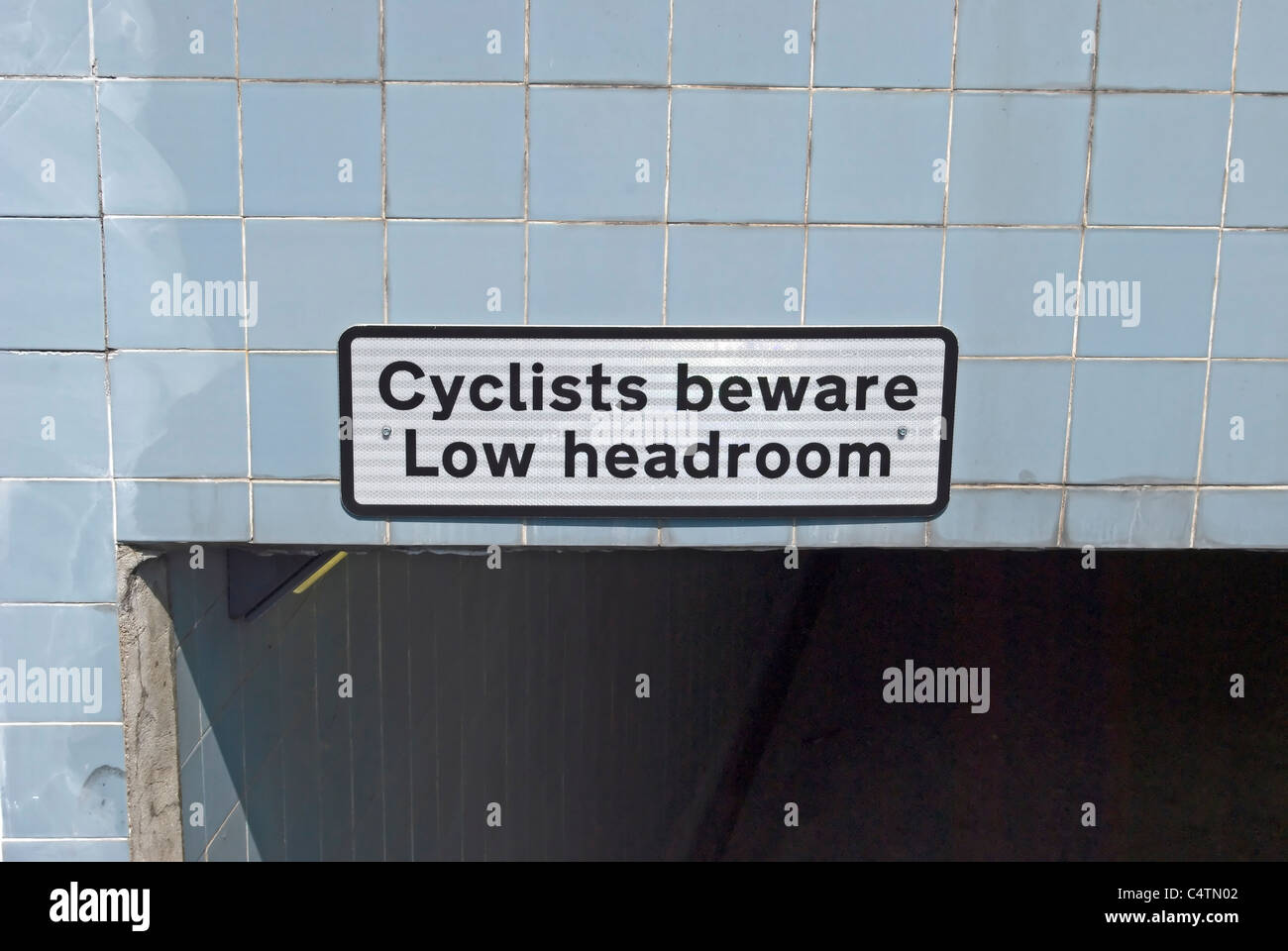 Niedrige Kopffreiheit Stockfotos Und Bilder Kaufen Alamy