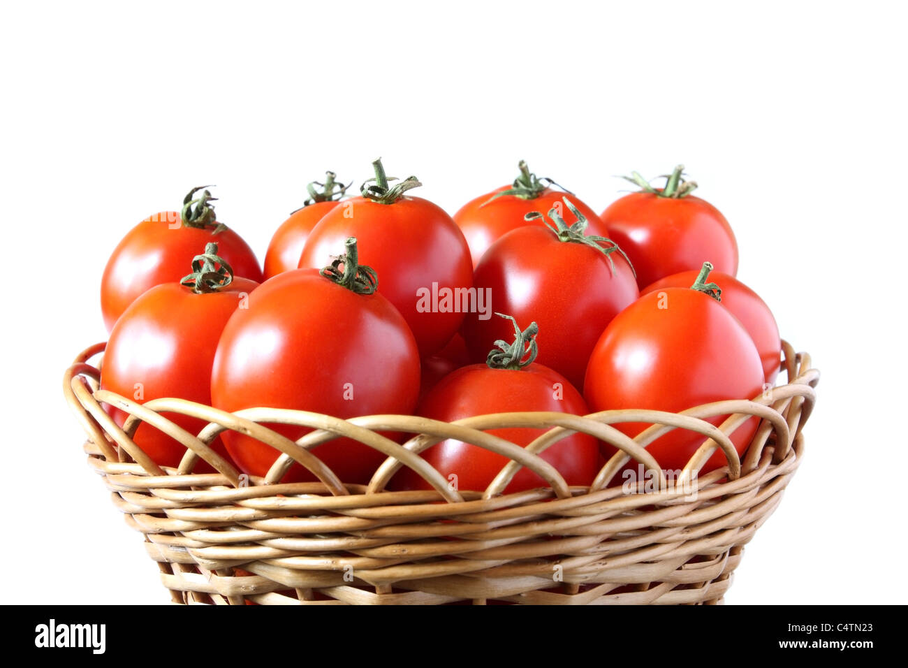 Korb mit Tomaten Stockfoto