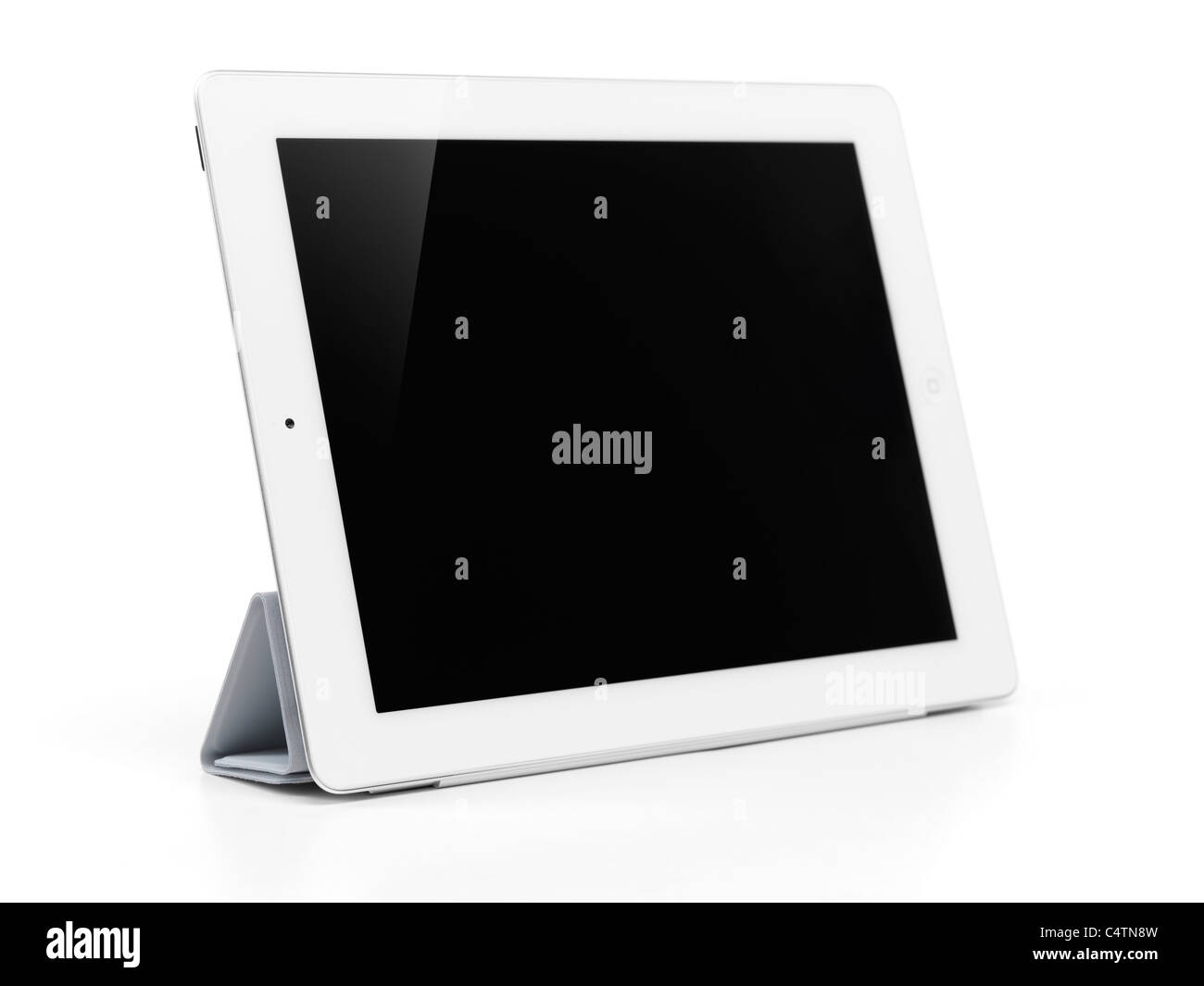 Apple iPad 2 Tablet-Computer mit smart Cover gefaltet als Ständer. Isoliert mit Beschneidungspfad auf weißem Hintergrund Stockfoto