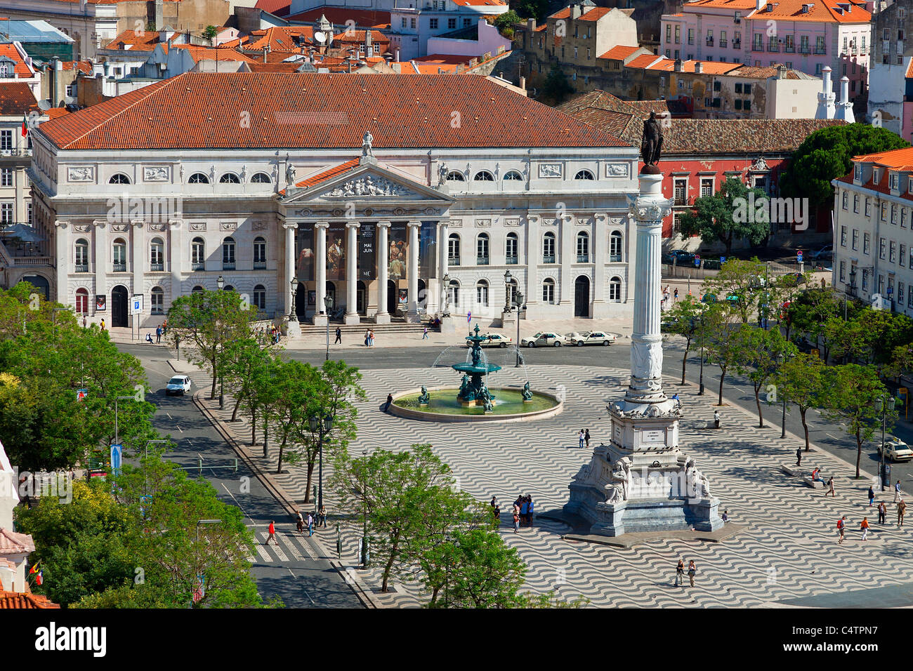 Europa, Portugal, Lissabon, Pedro IV-Denkmal in Rossio-Platz und Nationaltheater Stockfoto