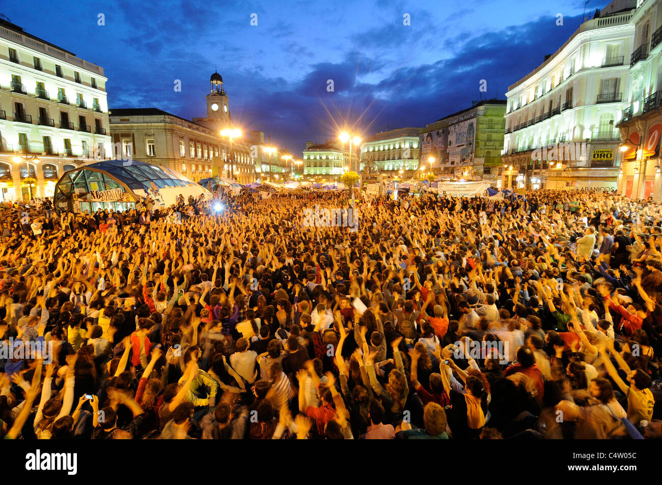 Spanische Jugend bekannt als "wütenden" zu besetzen und zu protestieren am Puerta del Sol in Madrid. Stockfoto