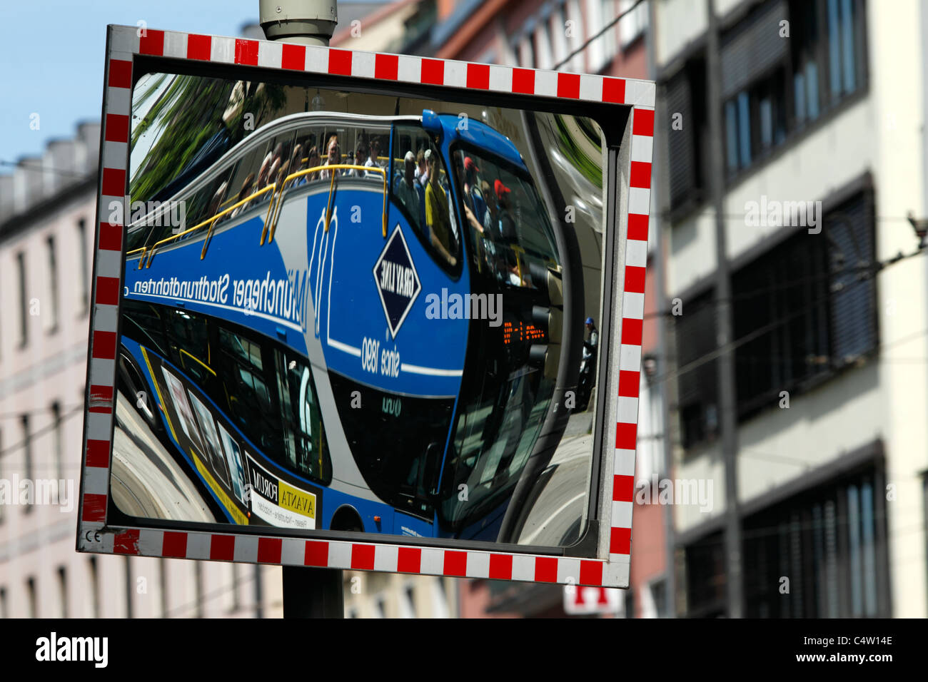 Straße Weitwinkel Straße Sicherheitsspiegel, Upper Bavaria München Stockfoto