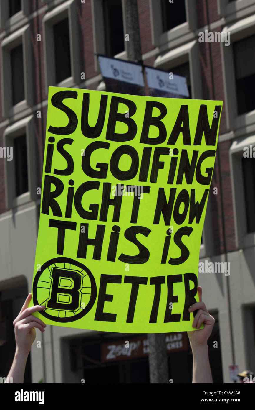 Bruins Fan mit ein Anti-Montreal Canadiens Schild während der Boston Bruins Stanley Cup Parade. Stockfoto
