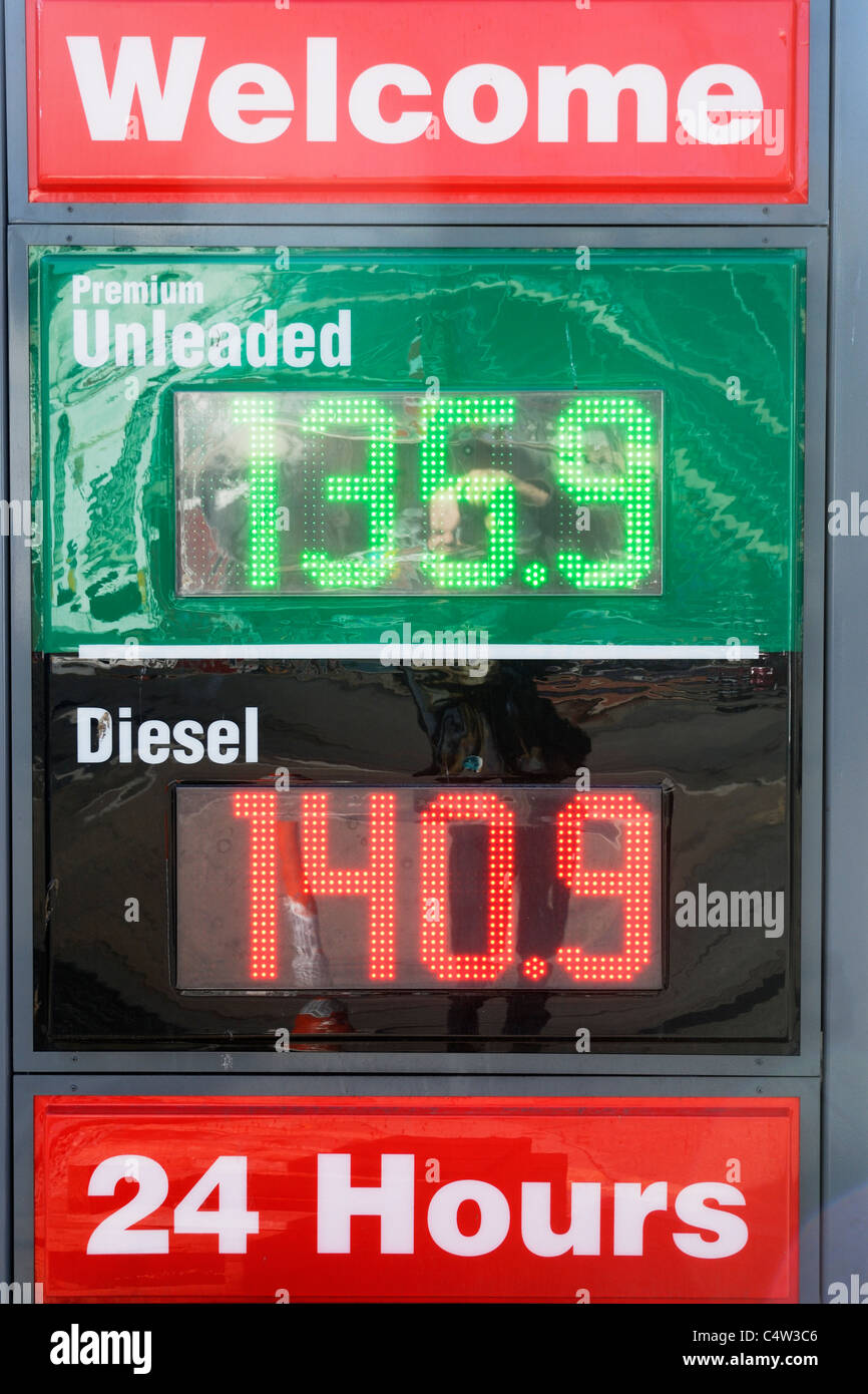 Benzin Preise, Aberystwyth, Wales, April 2011 Stockfoto