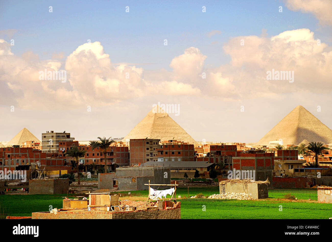 Die Pyramiden von Gizeh Foto von der Stadtseite ganz im Westen der Stadt Stockfoto