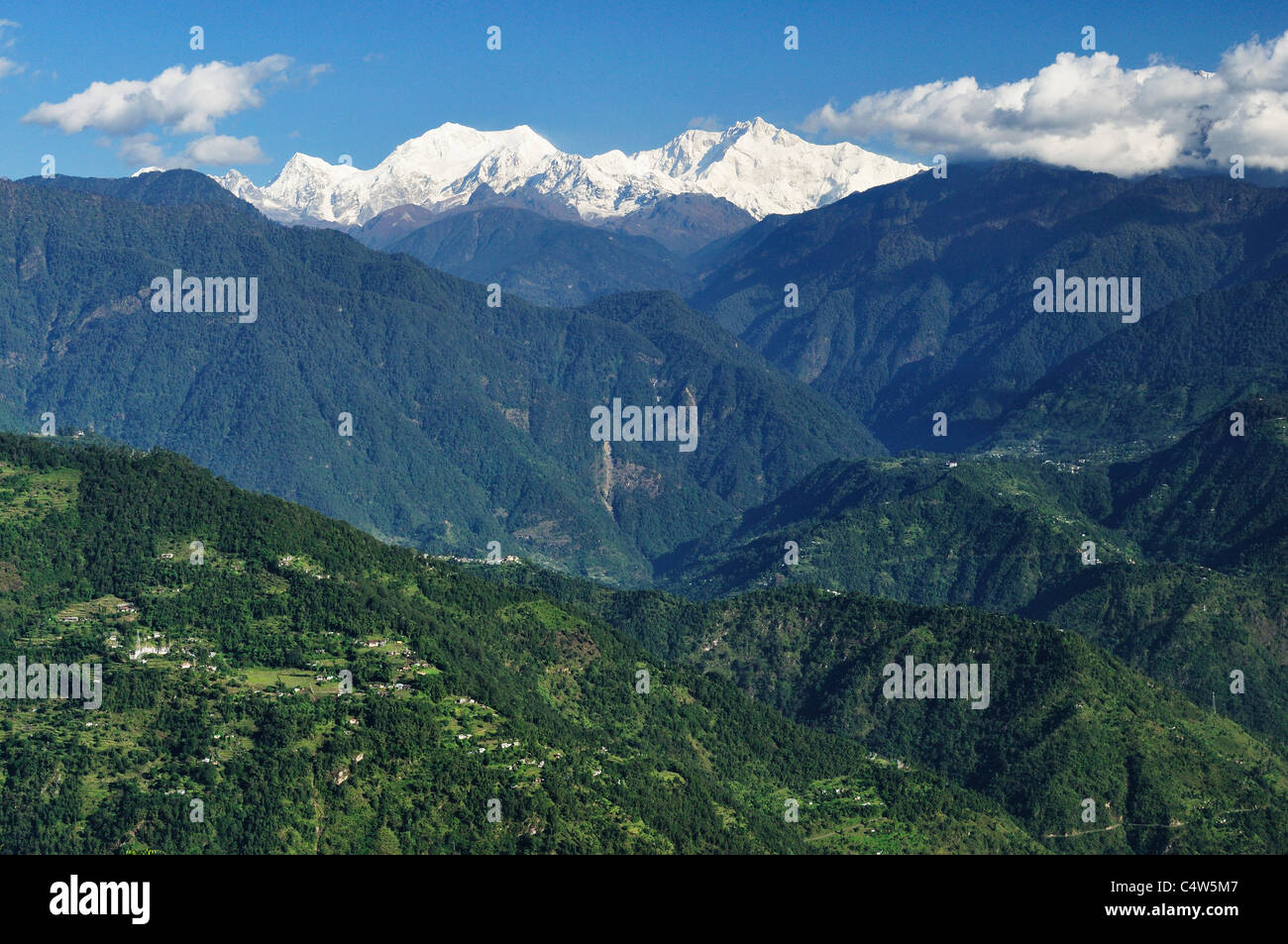 Kabru und Kangchenjunga Blick von Pelling, West Sikkim, Sikkim, Indien Stockfoto
