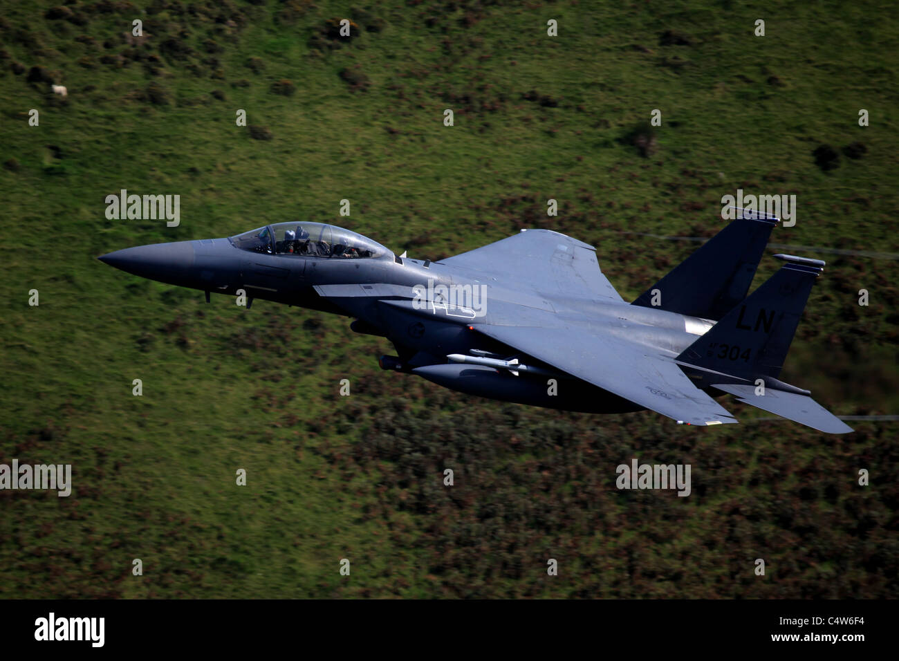 F15 Eagle niedrig fliegen in Nord-wales Stockfoto