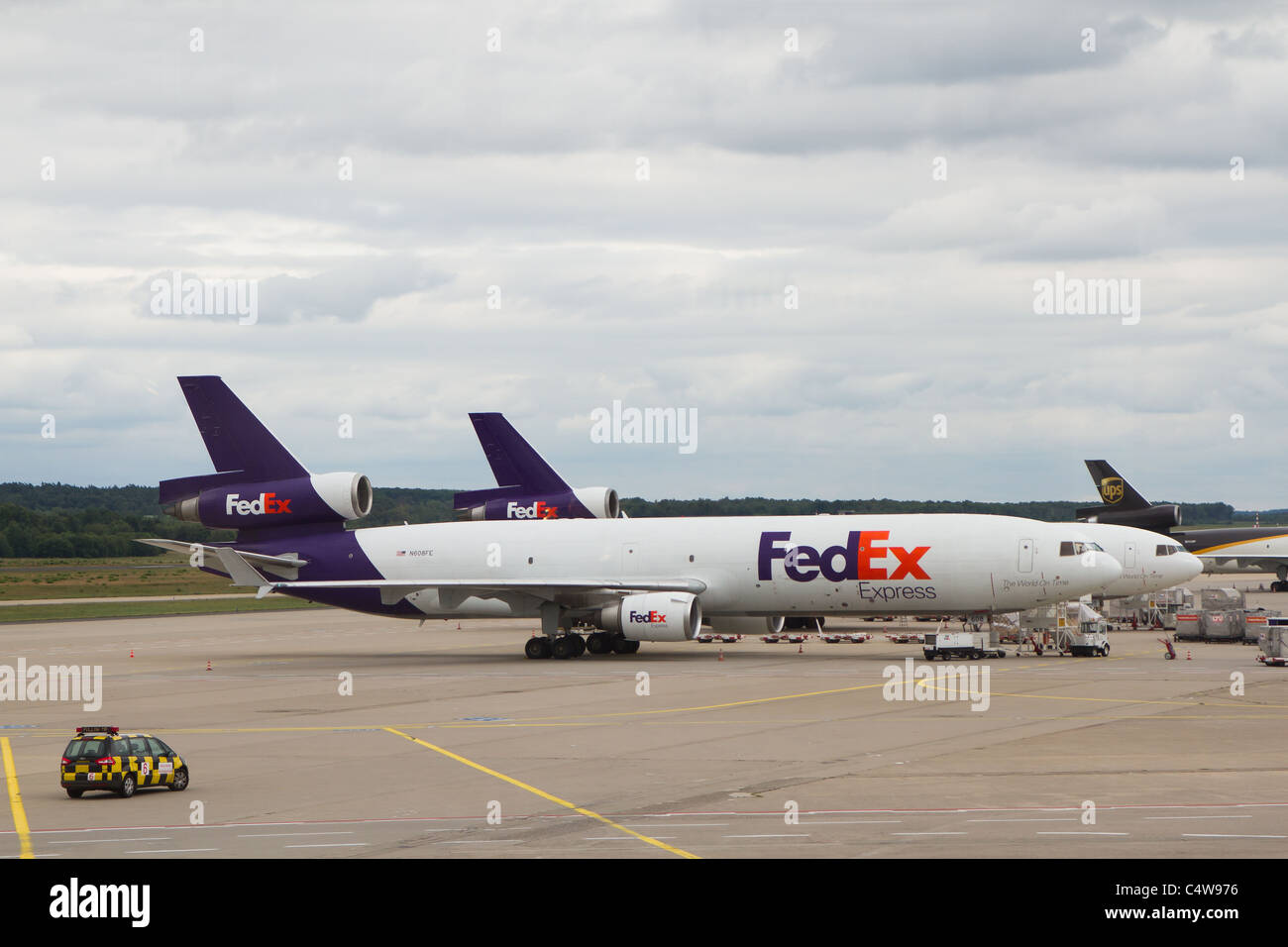 Köln - Juni 13:Fedex McDonnell Douglas DC-10 Flugzeug befindet sich im Flughafen Köln-Bonn, Deutschland am 23. Juni 2011. Stockfoto