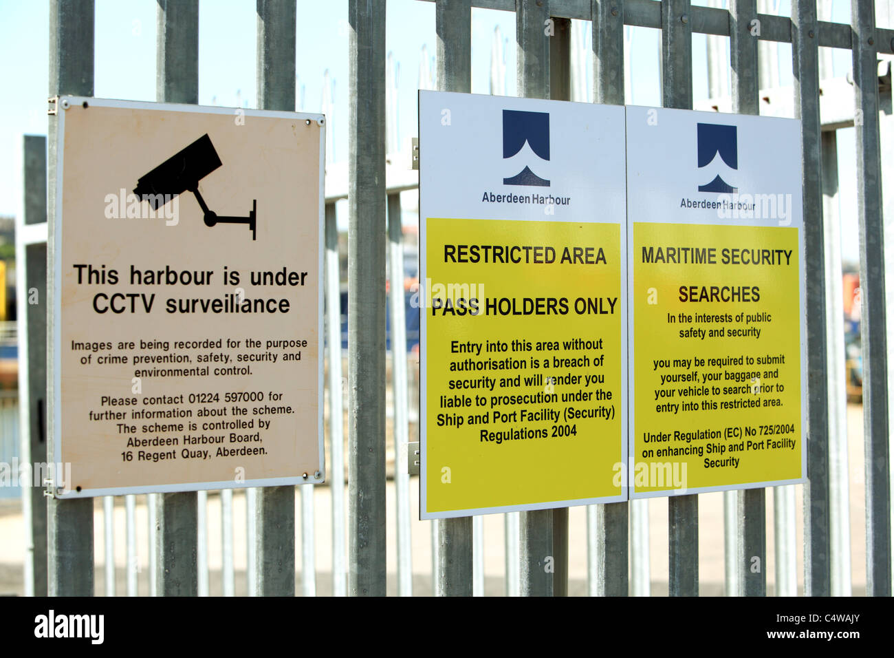 Sicherheit-Warnzeichen an Aberdeen harbour Eingang Schottland Stockfoto