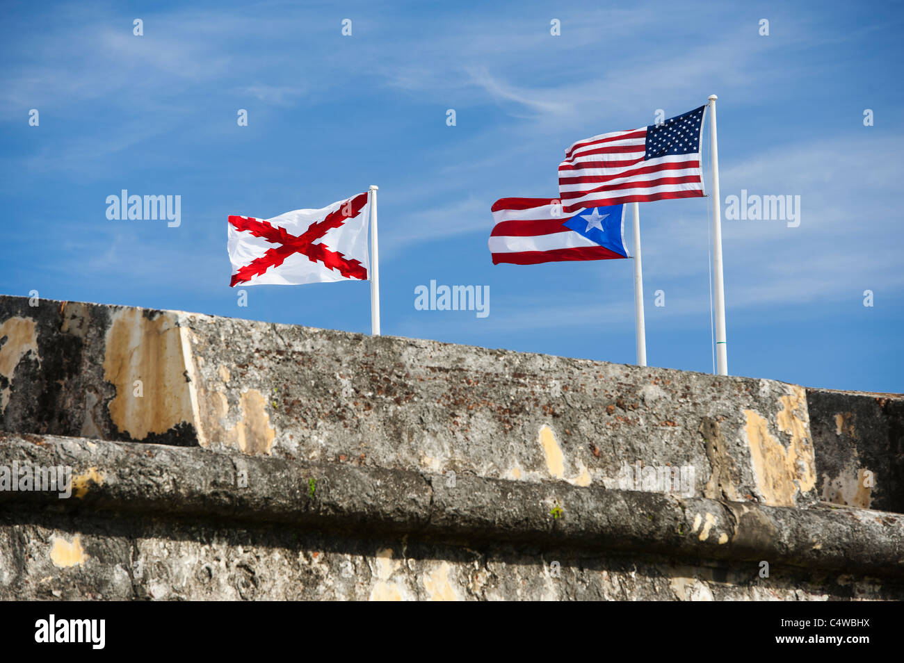 Old San Juan, Puerto Rico El Morro Festung, Flaggen hinter Wand Stockfoto