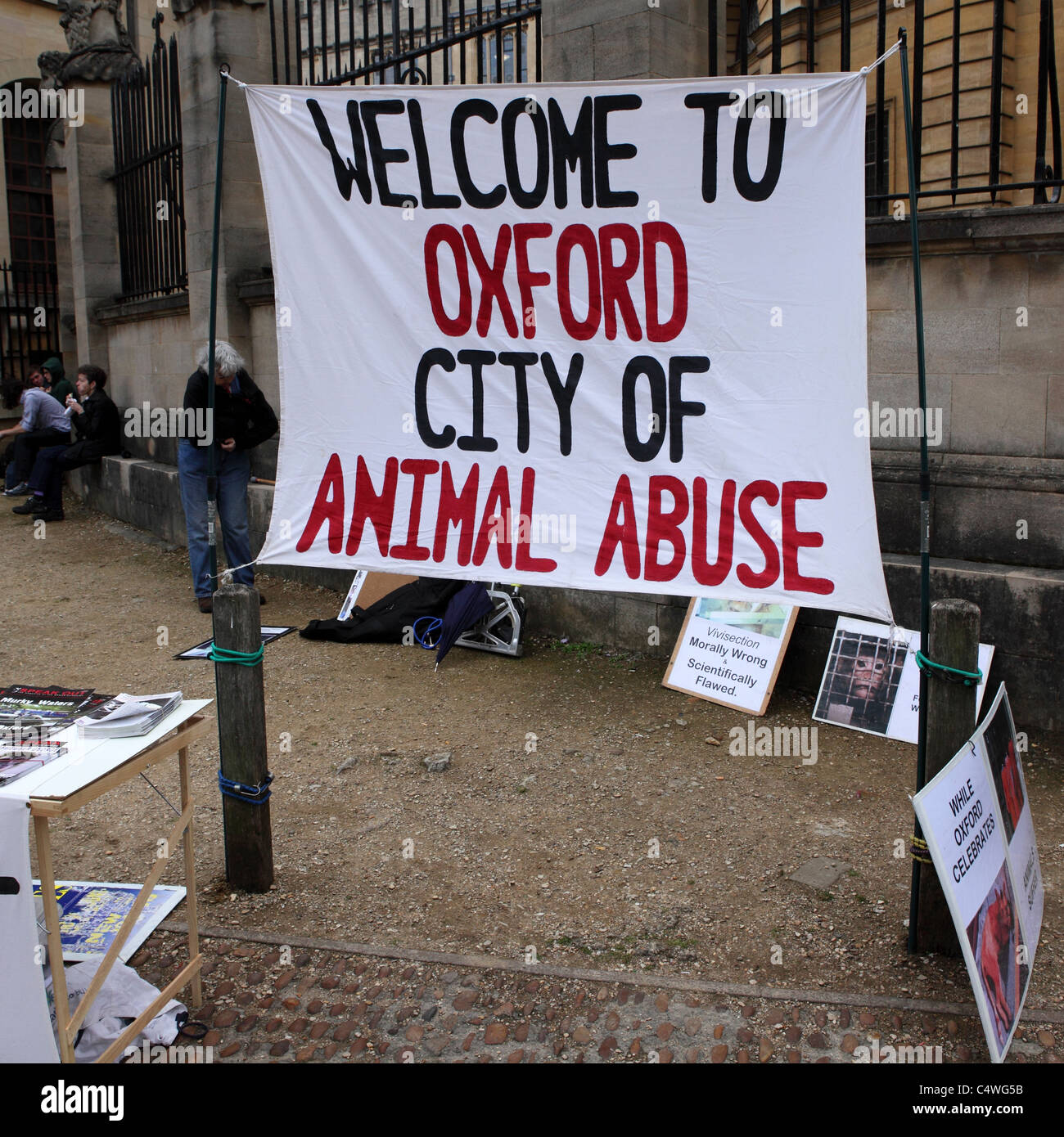 Ein Protest durch eine Tierschutzorganisation im Zentrum von Oxford in England. Stockfoto