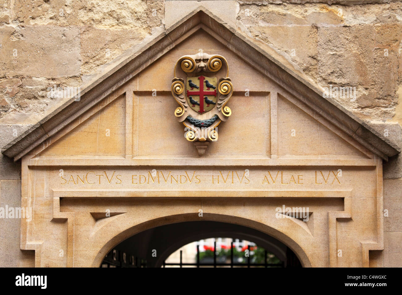 Das Tor führt zu St Edmund Hall, eines der Colleges der Universität Oxford in England. Stockfoto