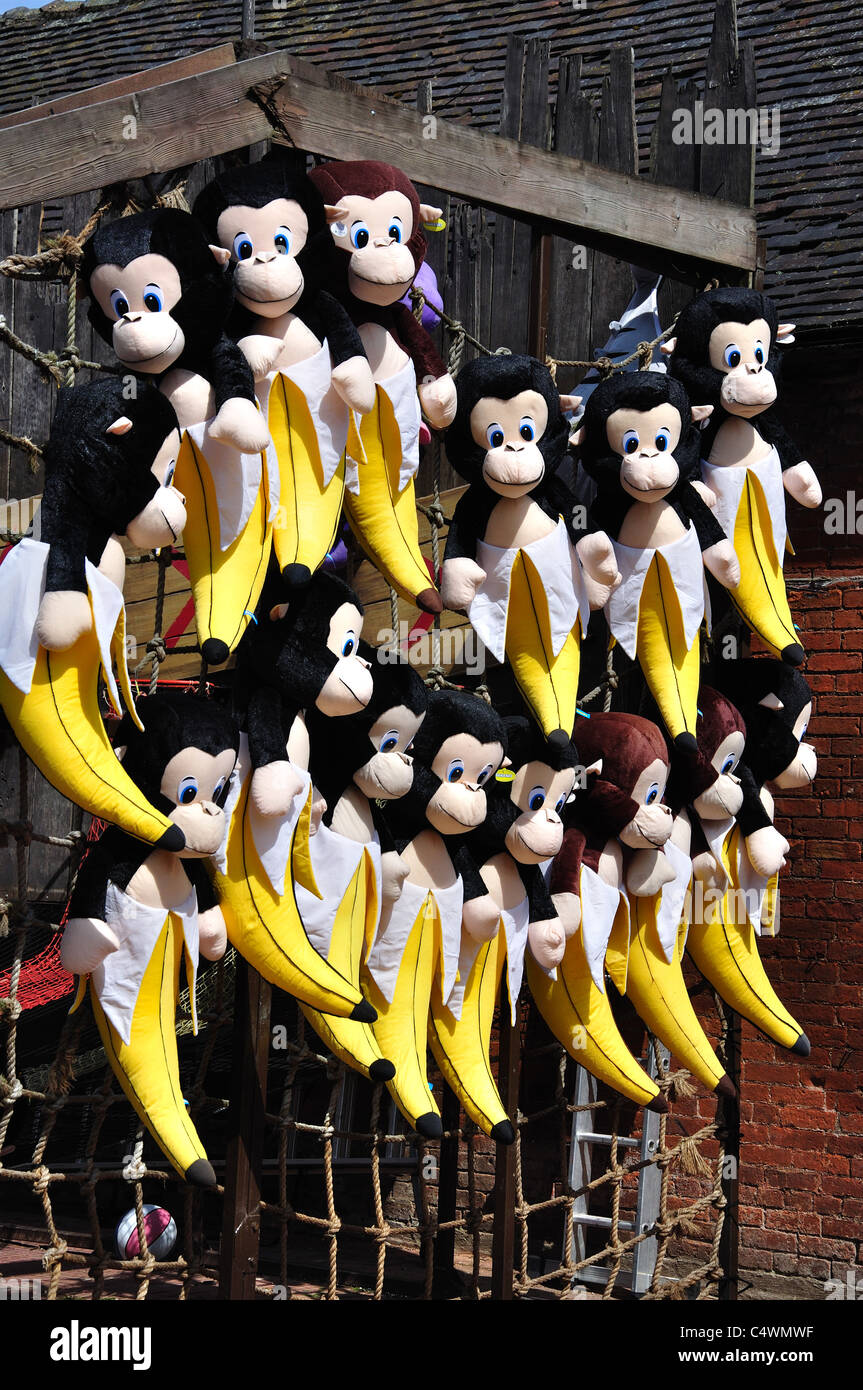 Soft-Spielzeug Affe Preise bei Alton Towers Themenpark Alton, Staffordshire, England, Vereinigtes Königreich Stockfoto