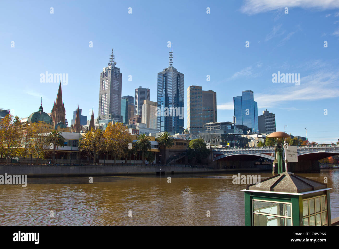 Feinen Herbsttag Riverwalk Southbank Melbourne Stockfoto
