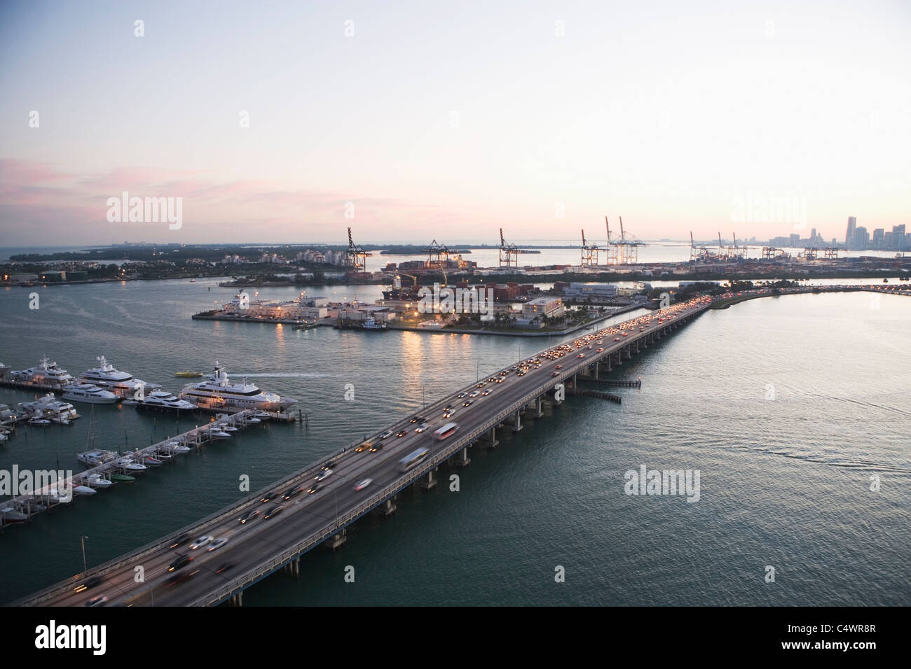 USA, Florida, Miami, Stadtansicht mit Brücke Stockfoto