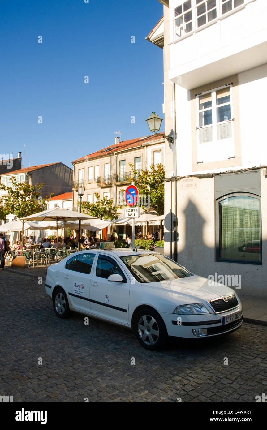Taxi-Tarife an einem Taxistand in Santiago De Compostela wartet Stockfoto