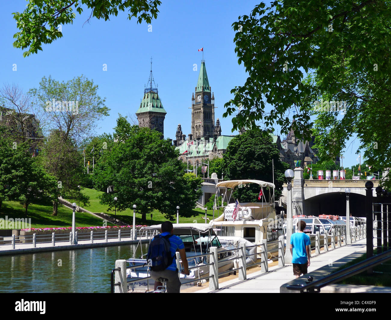 Kanadische Städte, Rideau-Kanal und Parlamentsgebäude, Ottawa Ontario Kanada. Stockfoto