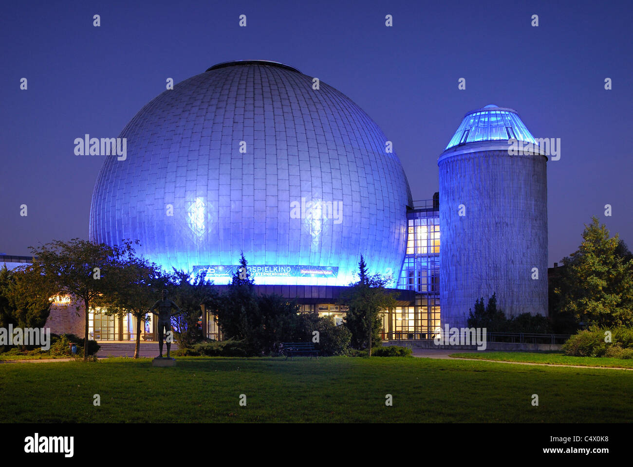 Thälmann park berlin -Fotos und -Bildmaterial in hoher Auflösung – Alamy