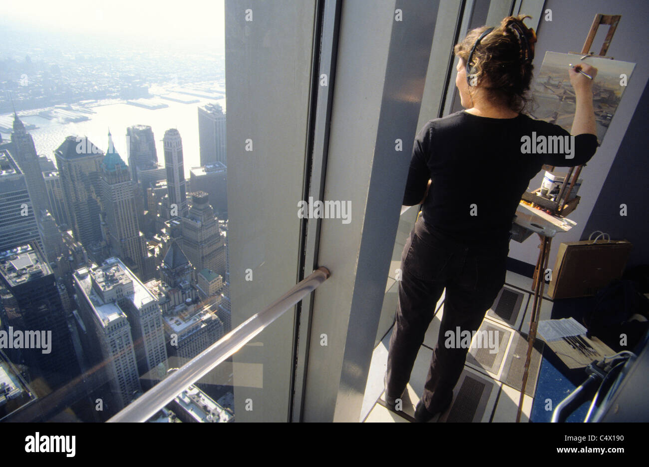 Blick von oben auf die Zwillingstürme des World Trade Center, gemalt von einem Künstler, New York, USA.  2000. Stockfoto