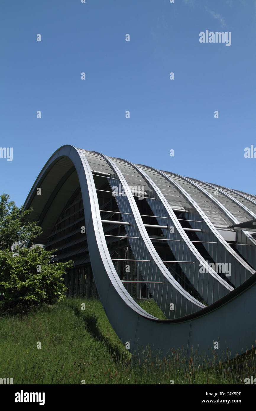 Detail der wellenförmige Fassade des Zentrum Paul Klee (Paul Klee Center), von Renzo Piano entworfen. Stockfoto