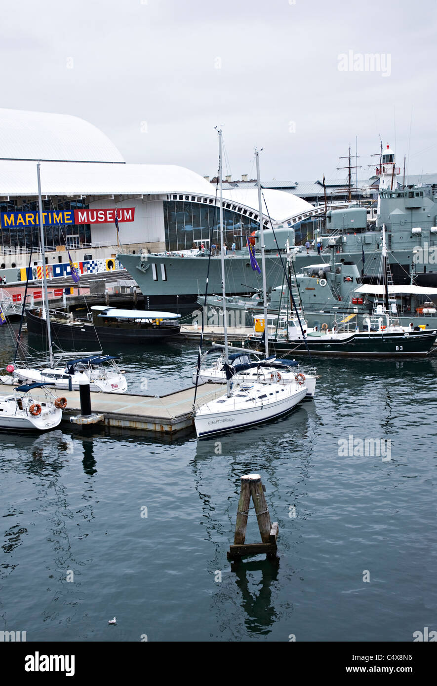 Einige Rentner australische Marine Kriegsschiffe und Boote vertäut an der National Maritime Museum Darling Harbour Sydney NSW Australia Stockfoto