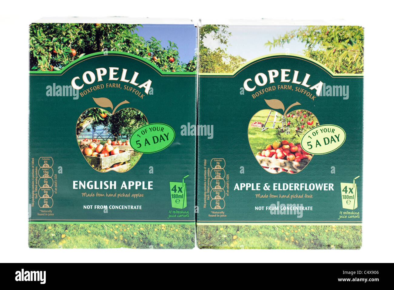 Zwei Kisten mit 4 180 Kartons Copella natürliche Frucht Saft englische Apple und Apple und Holunderblüten Stockfoto