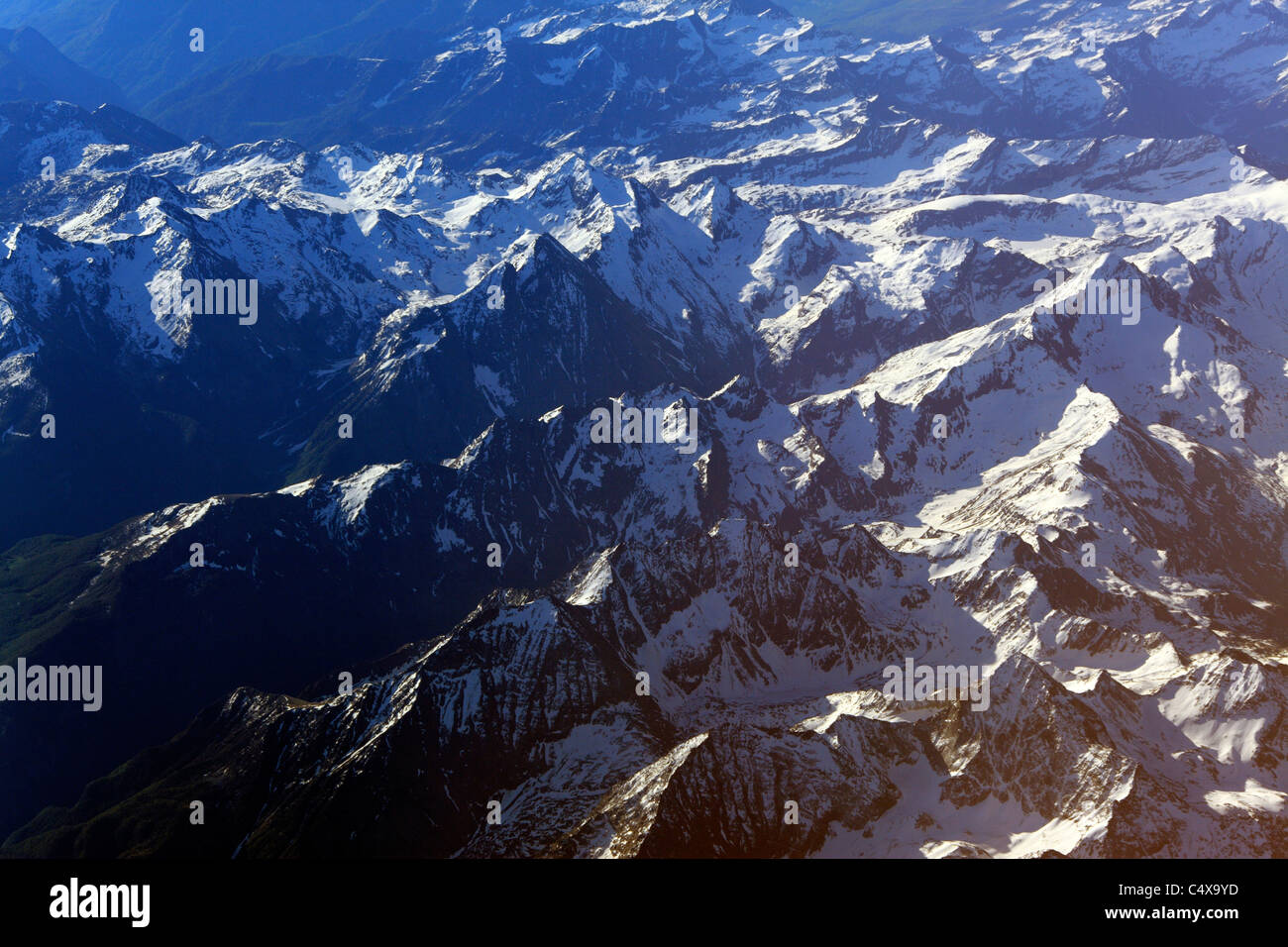 Ansicht der Alpen Berge aus dem Flugzeug Stockfoto