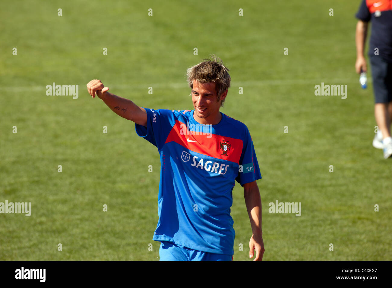 Fábio Coentrão Gruß an seine Fans in Covilhã, Portugal, während einer Trainingseinheit vor der WM Stockfoto