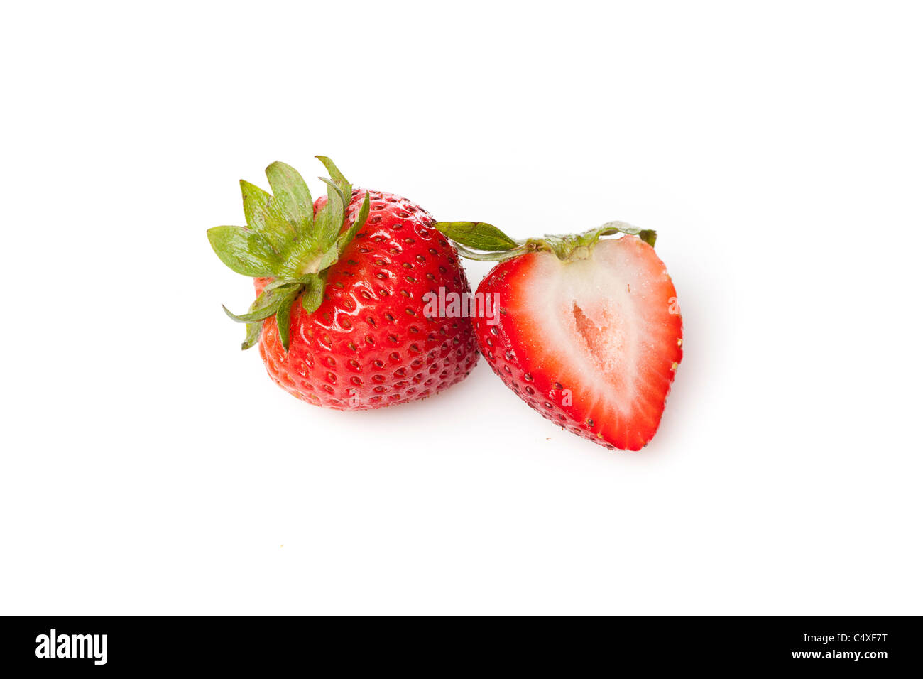 Frische rote Erdbeeren auf weißem Hintergrund Stockfoto