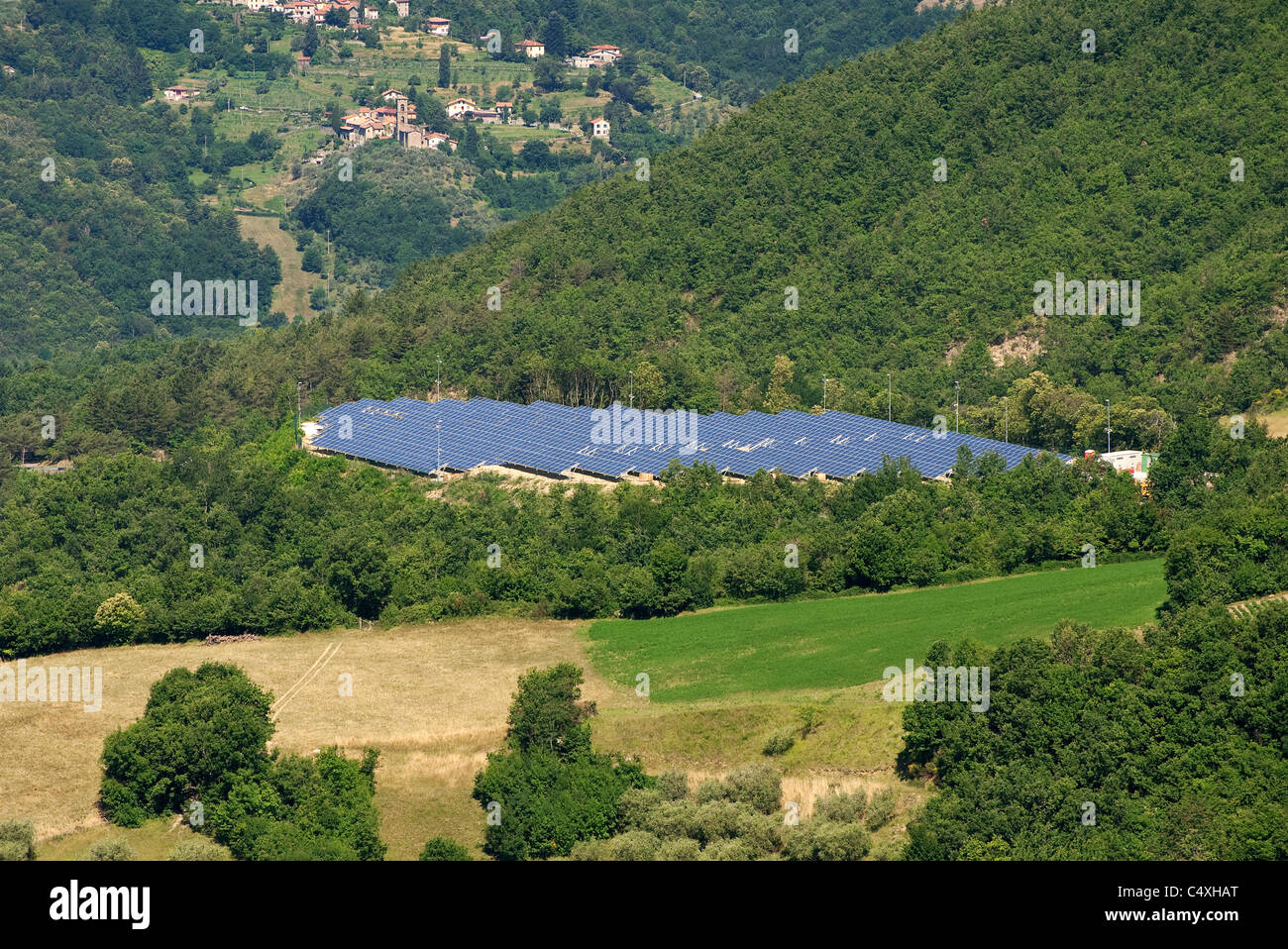 Solarstrom-Platten, Region Lunigiana, Massa Carrara National Park, Toskana, Italien Stockfoto