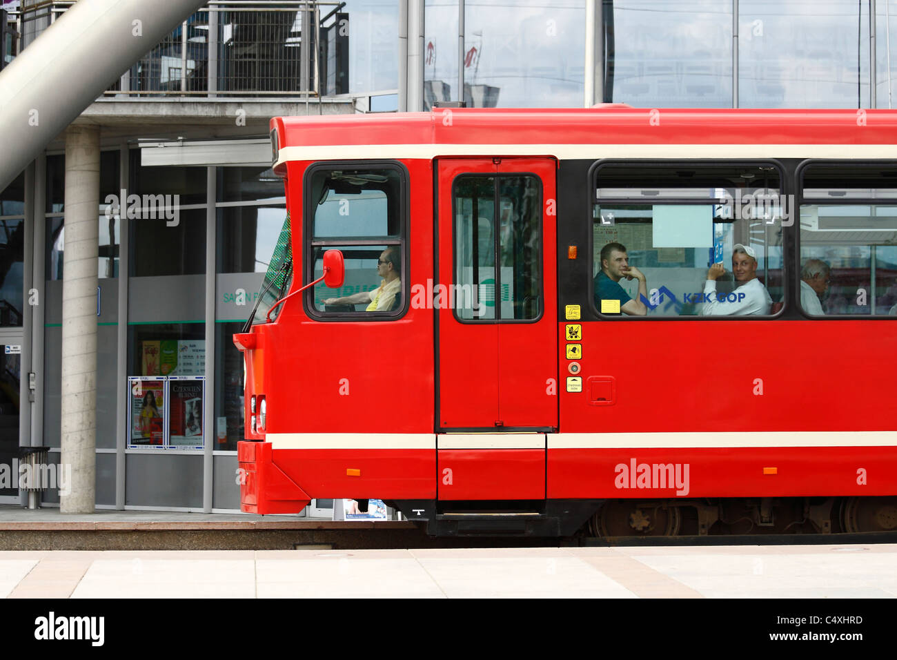 Rote Straßenbahn, Kattowitz, Polen. Stockfoto
