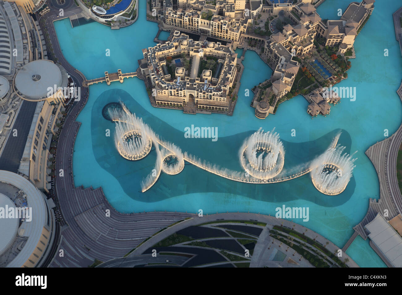 Dubai Fountain vom Burj Khalifa, Dubai, Vereinigte Arabische Emirate aus gesehen Stockfoto