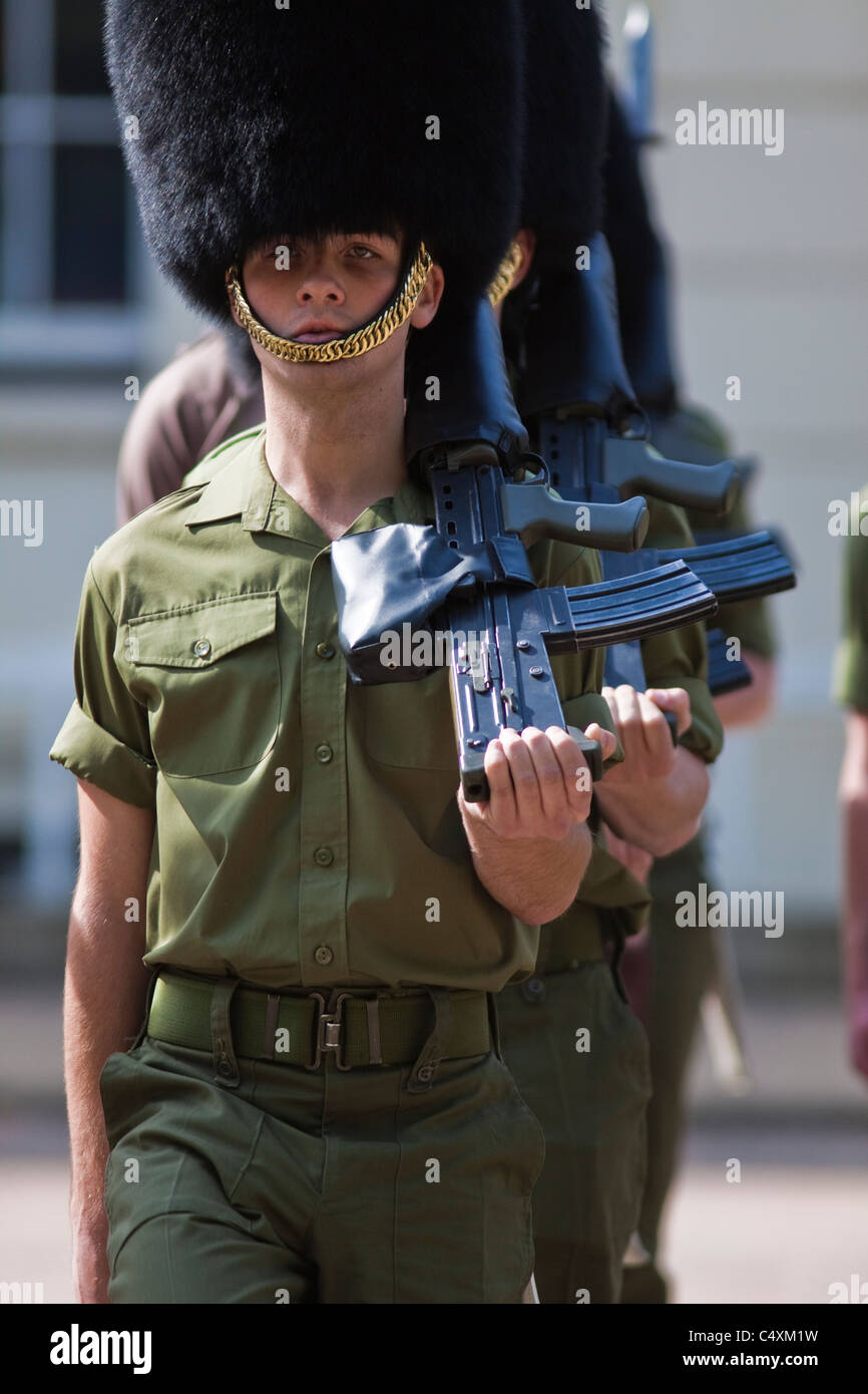 Wachen Bohren Praxis in Wellington barracks Stockfoto