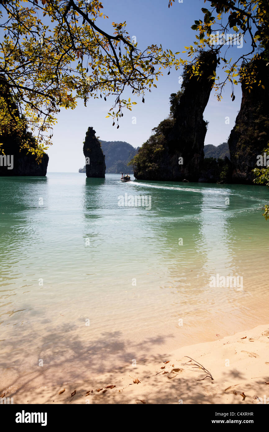 Thailändischen Inseln im Ao Phang-Nga Marine National Park, in der Andamanensee, in der Nähe von Phuket und Koh Yao Noi. Stockfoto