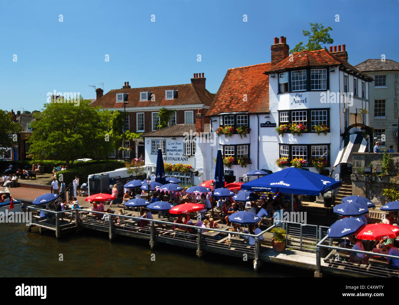 Der Engel auf der Brücke Gasthaus und Restaurant am Ufer der Themse, Henley-on-Thames, Oxfordshire, Vereinigtes Königreich Stockfoto