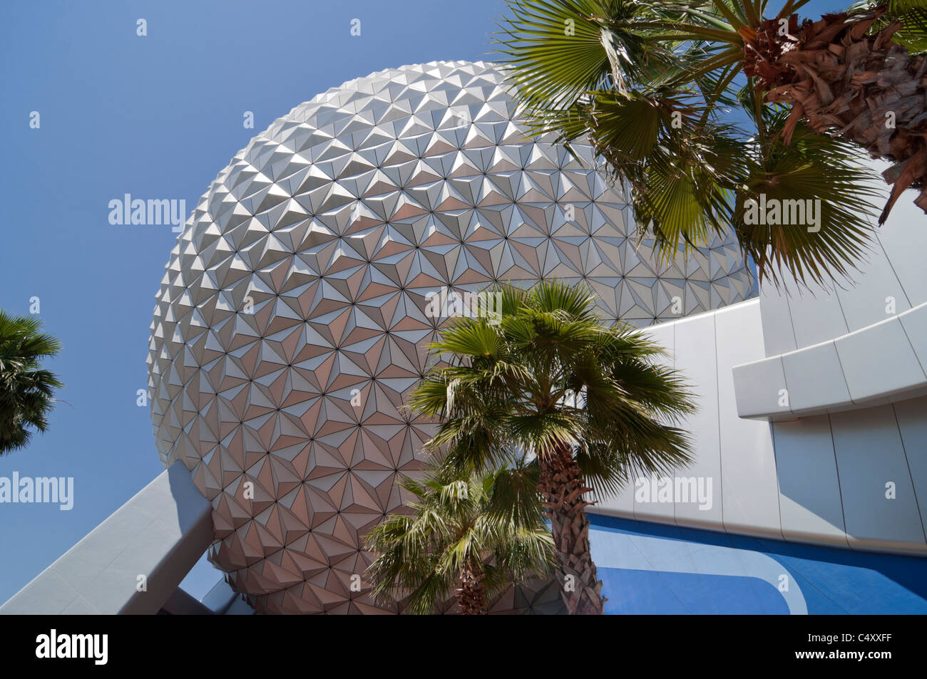 Raumschiff Erde geodätische Kugel im Epcot Themenpark und Center in Walt Disney World Resort Lake Buena Vista (Orlando), Florida Stockfoto